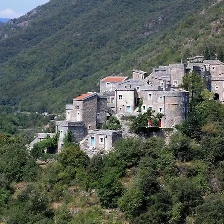 Stunning Medieval Setting Surrounded By Mountains