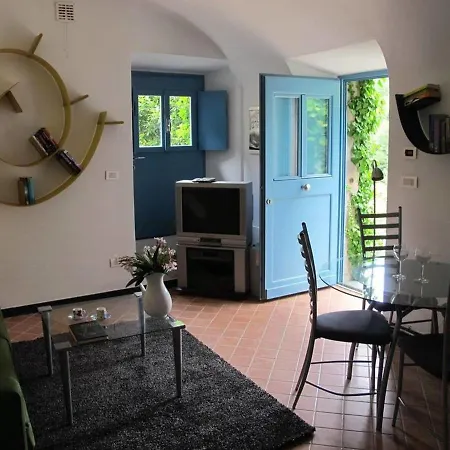 Stunning Medieval Setting Surrounded By Mountains 度假居 *