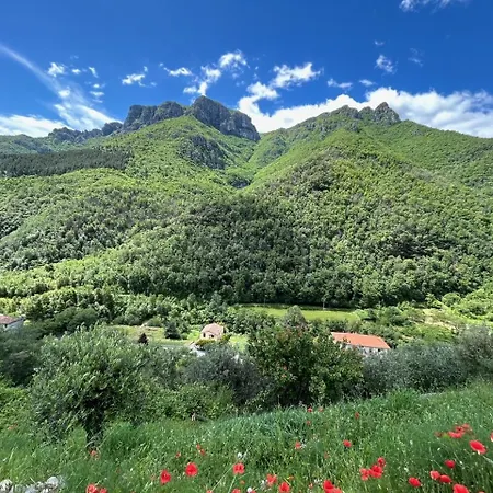 Stunning Medieval Setting Surrounded By Mountains 度假居 Colletta