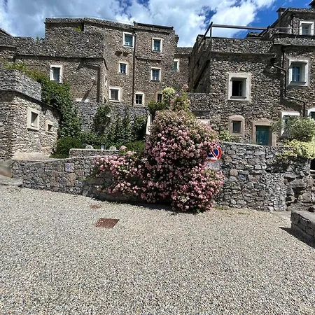 度假居 Stunning Medieval Setting Surrounded By Mountains *