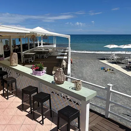 Sleeps 3 With Garden Terrace Colletta