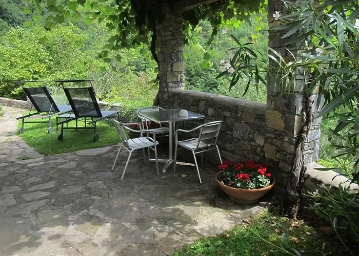 Stunning Medieval Setting Surrounded By Mountains 度假居 *